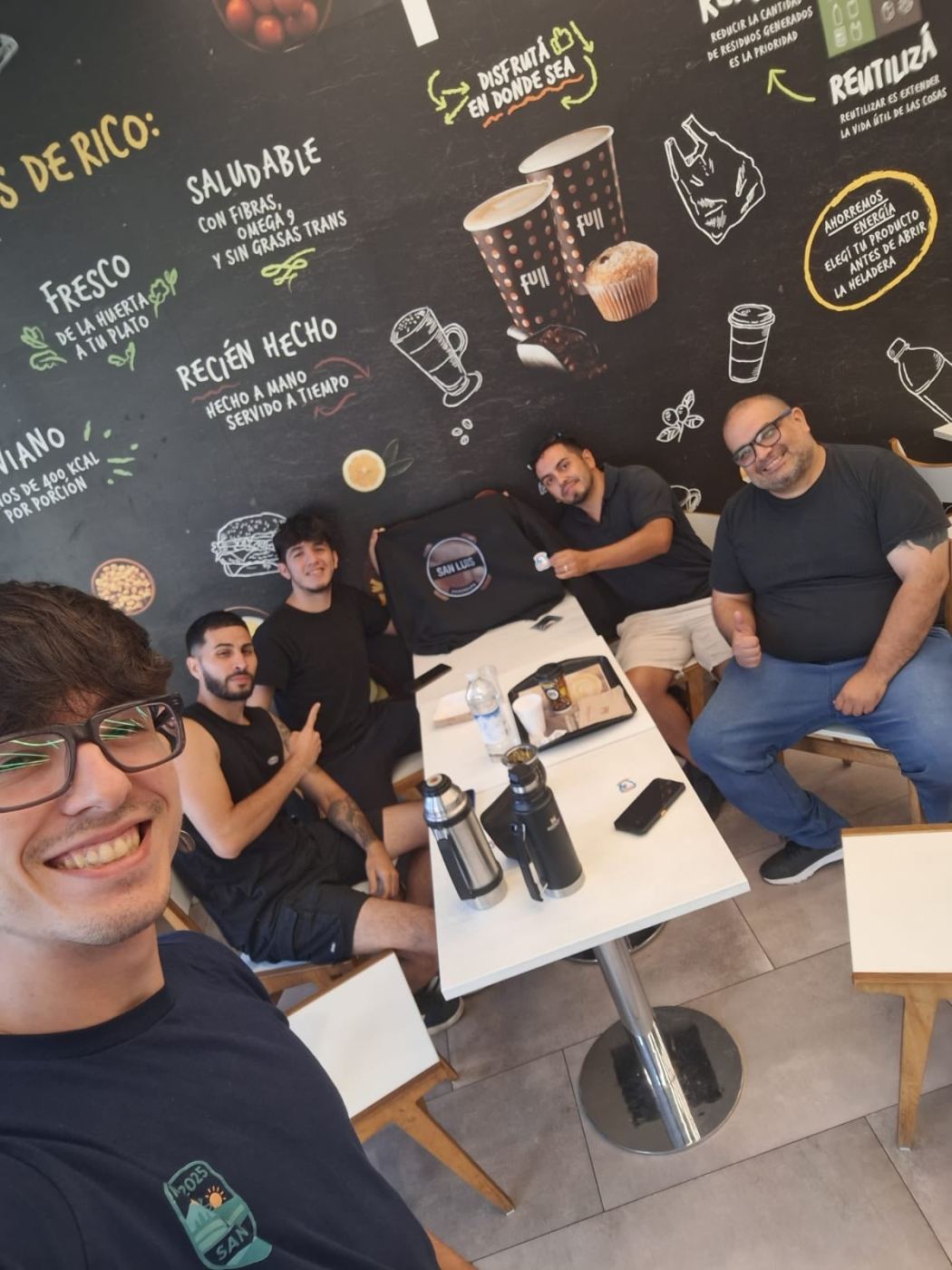 Encuentro en un café